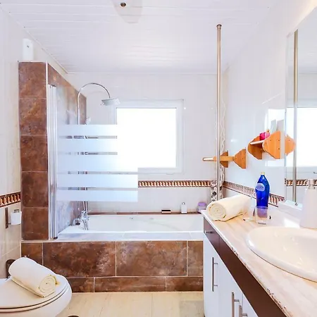 Hibiscus Centrum Private Pool Family Villa