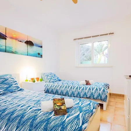 Hibiscus Centrum Private Pool Family Villa *