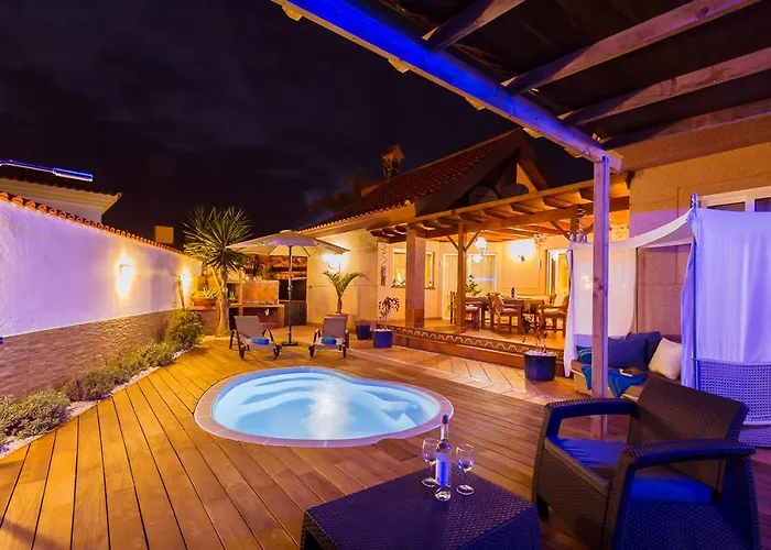 Βίλα Hibiscus Centrum Private Pool Family Κοραλέχο