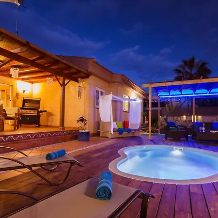 Hibiscus Centrum Private Pool Family Villa *