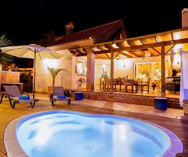 Hibiscus Centrum Private Pool Family * Κοραλέχο