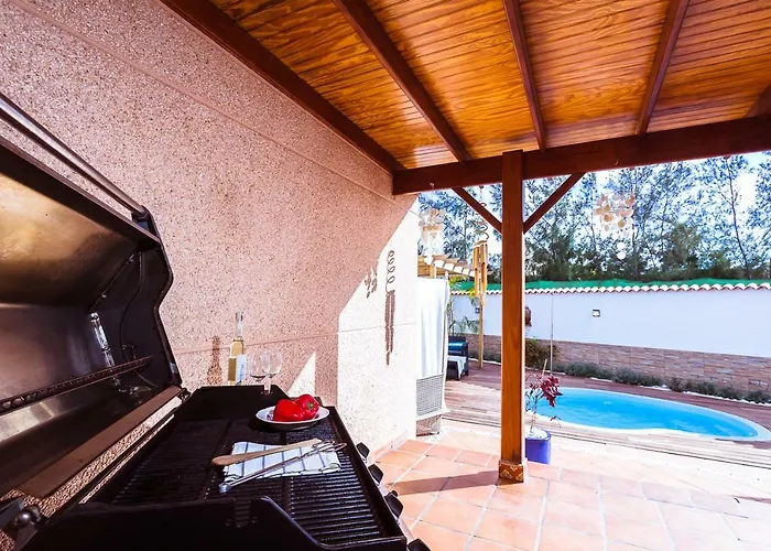 Hibiscus Centrum Private Pool Family Κοραλέχο