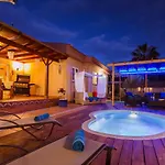 Hibiscus Centrum Private Pool Family Villa *