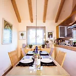 Hibiscus Centrum Private Pool Family Villa *